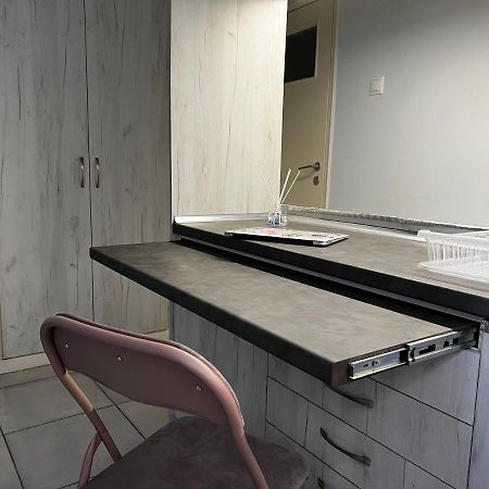Budget Private Room In The Center Atenas Exterior foto