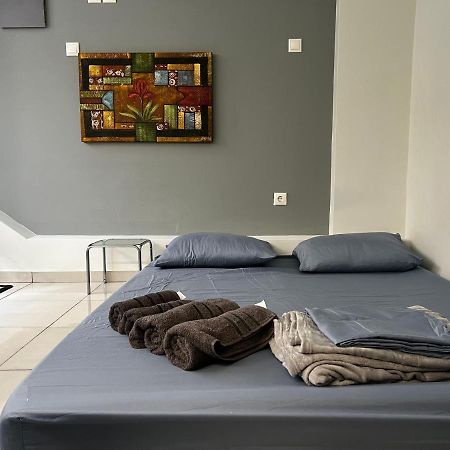 Budget Private Room In The Center Atenas Exterior foto