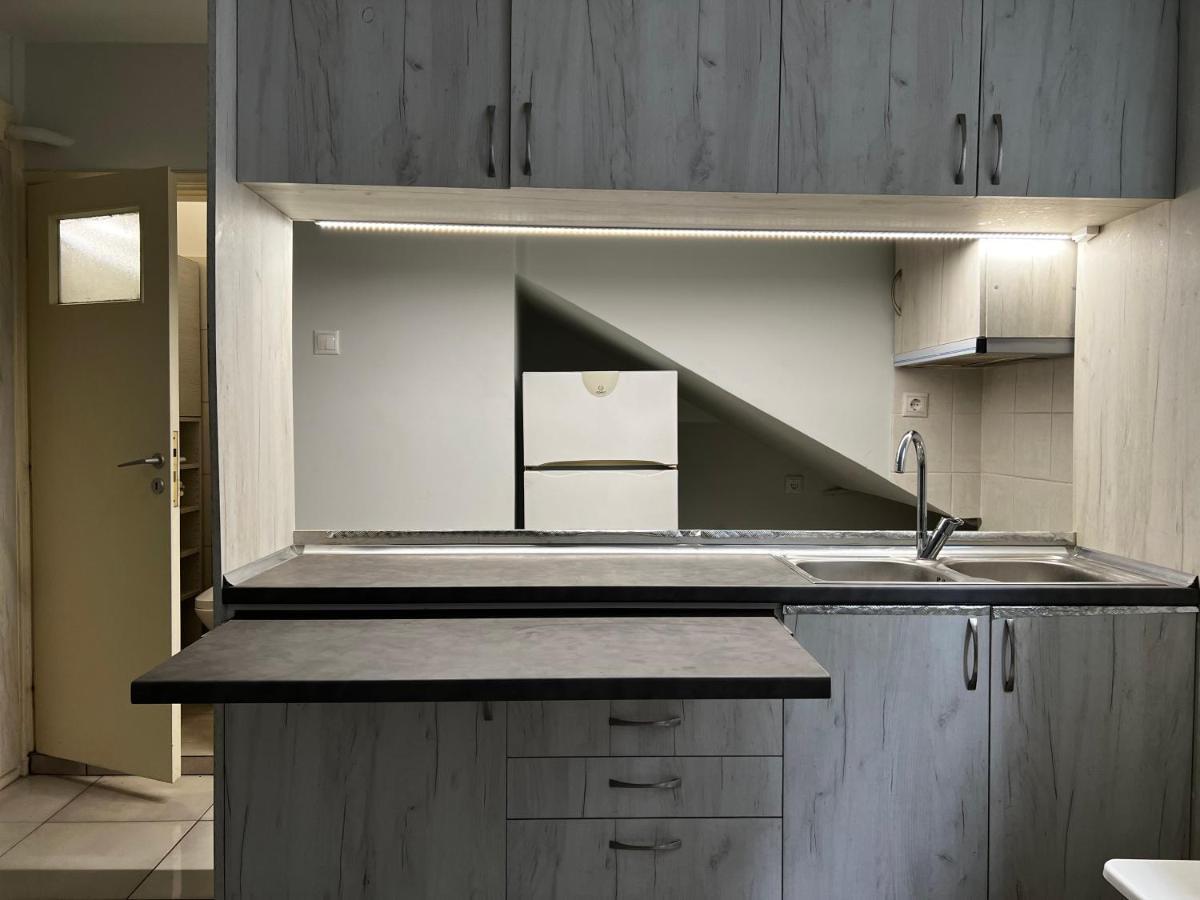 Budget Private Room In The Center Atenas Exterior foto